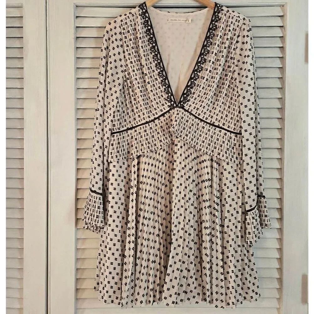 Chelsea & Violet Samba Cream Black Pleated Dress L